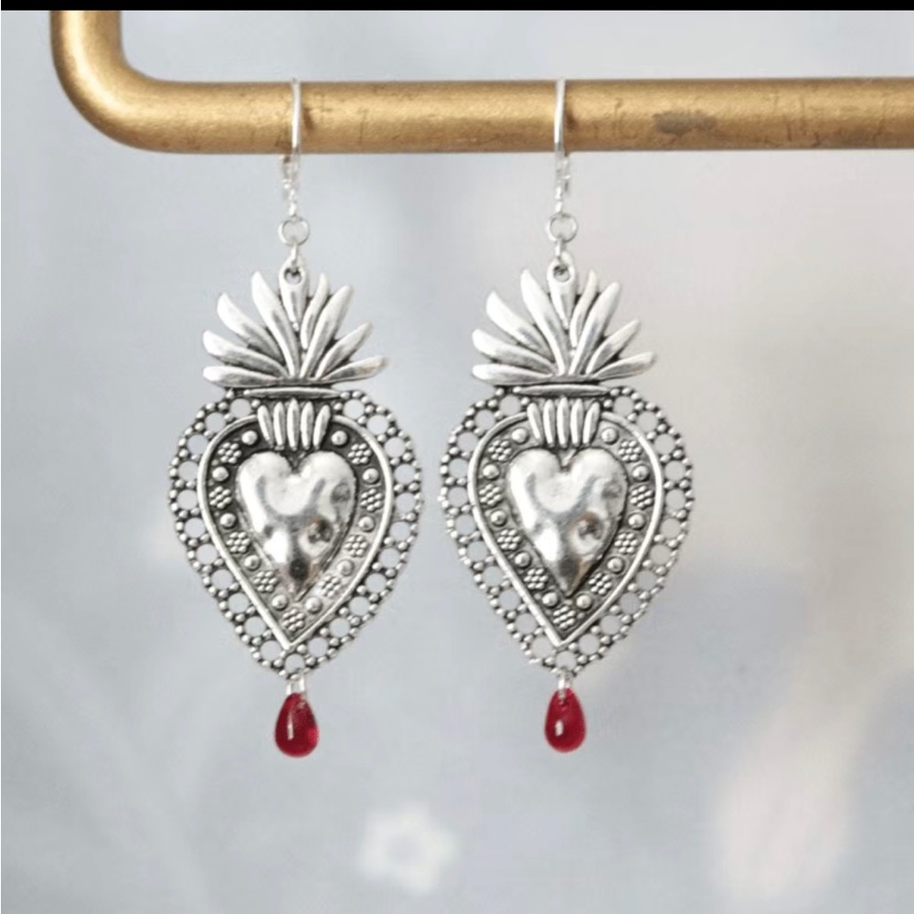 Gorgeous Silver color Heart Pendants Earrings with red jewel!